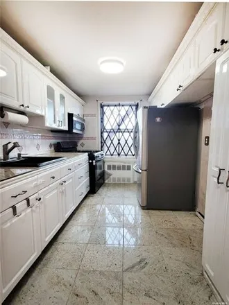Image 5 - 67-50 Thornton Place, New York, NY 11374, USA - Apartment for sale