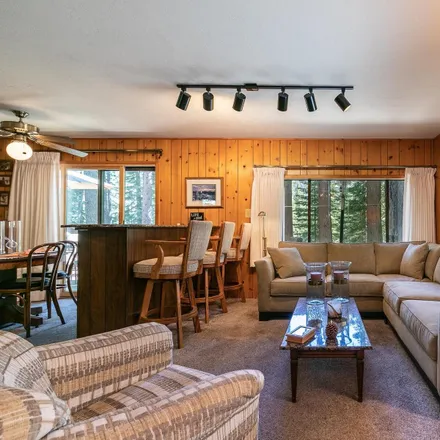 Image 8 - 14198 Robin Lane, Truckee, CA 96161, USA - House for sale