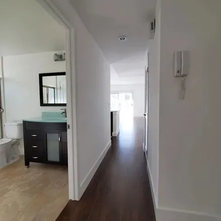 Image 2 - 1568 Amherst Avenue, Los Angeles, CA 90025, USA - Apartment for rent