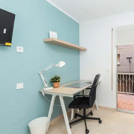 Rent this 5 bed room on BonÀrea in Carrer de Tetuan, 43201 Reus