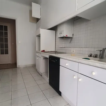 Rent this 3 bed apartment on 5 Avenue du Maréchal Foch in 13004 Marseille, France