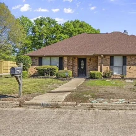 Buy this 3 bed house on 1806 Hogan Lane in Mount Pleasant, TX 75455