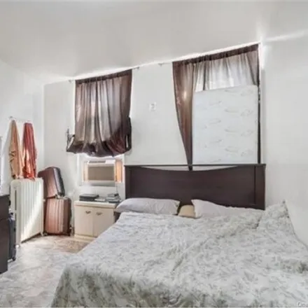 Image 7 - 958 Rogers Avenue, New York, NY 11226, USA - House for sale