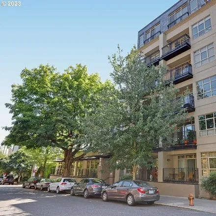 Buy this 1 bed condo on Northwest 19th Avenue in Portland, OR 97209