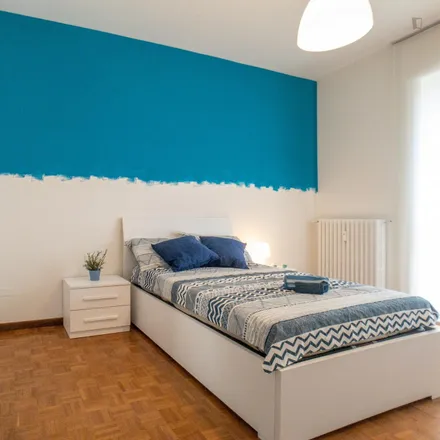 Rent this 3 bed room on Viale Monza in 202, 20128 Milan MI