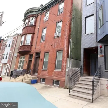 Rent this 3 bed apartment on 709 West Girard Avenue in Philadelphia, PA 19123