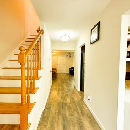 Image 7 - Cross Island Parkway, New York, NY 11359, USA - Townhouse for sale