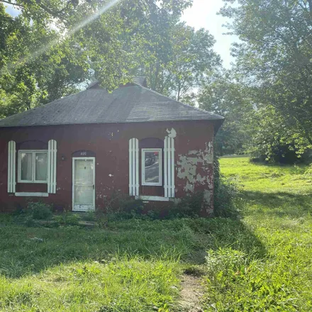 Buy this 2 bed house on 400 Dewey Street in Veedersburg, Fountain County