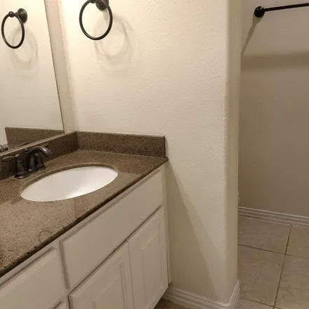 Image 3 - 5553 Twin Rivers Lane, Fort Bend County, TX 77479, USA - Apartment for rent