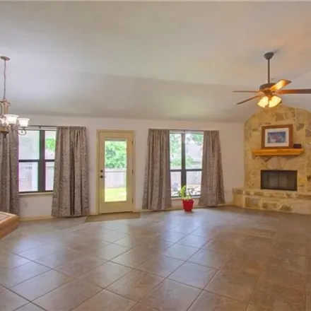 Image 5 - 1429 Allison Drive, New Braunfels, TX 78130, USA - House for sale