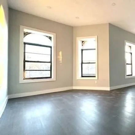 Image 3 - 1059 Sutter Avenue, New York, NY 11208, USA - House for sale