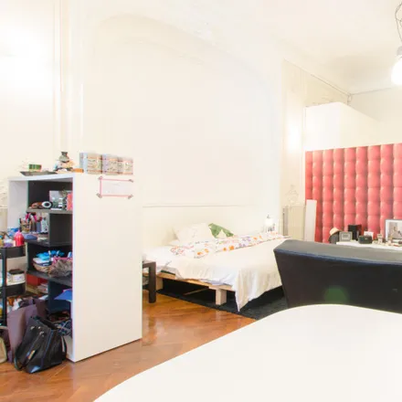 Rent this 3 bed room on Rue Vandenbroeck - Vandenbroeckstraat 31 in 1050 Ixelles - Elsene, Belgium