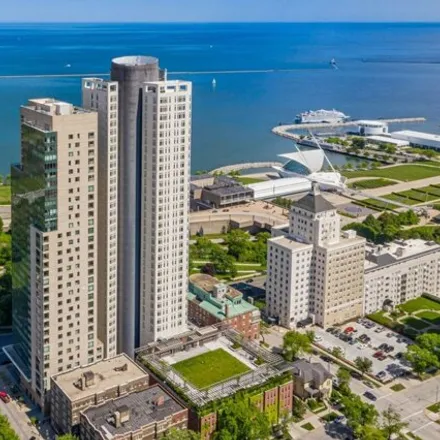 Image 1 - 825 North Prospect Avenue, Milwaukee, WI 53202, USA - Condo for sale