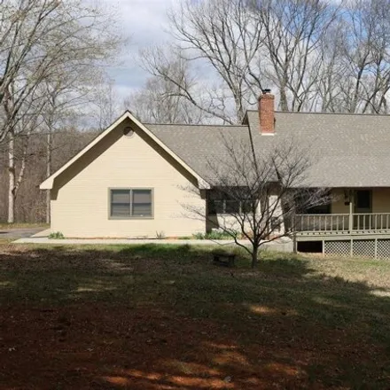 Buy this 4 bed house on Clarksdale Circle in Glasgow, KY 42141