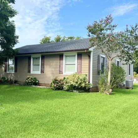 Buy this 4 bed house on 811 North 20th Street in Morehead City, NC 28557