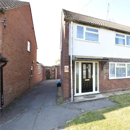 Rent this 3 bed duplex on Mortimer Close in Shinfield, RG2 8TE