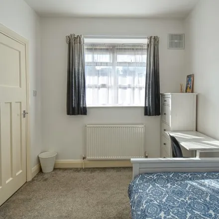 Image 4 - HLF Footwear, Amazon Street, St. George in the East, London, E1 1FS, United Kingdom - Room for rent