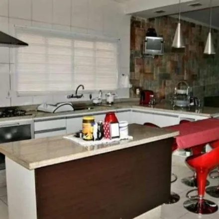 Buy this 3 bed house on Rua Vereadora Lúcia Carvalho in Varginha - MG, 37014-400