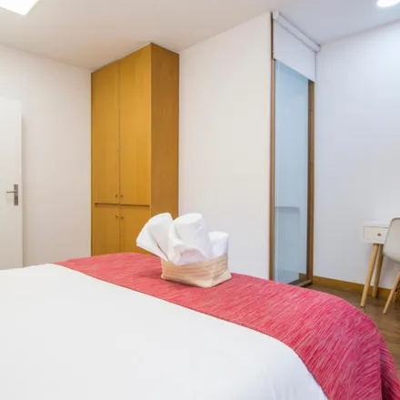 Rent this 3 bed room on HF Tuela Ala Sul in Rua Arquitecto Marques da Silva 166, 4150-483 Porto