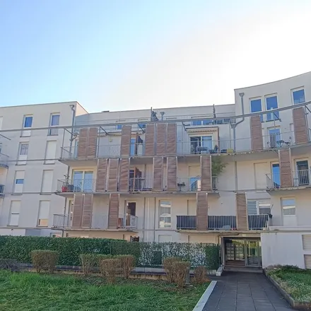 Rent this 3 bed apartment on 15 Boulevard de la Marne in 21000 Dijon, France