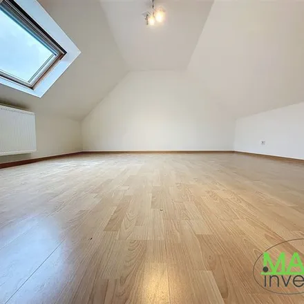 Rent this 3 bed apartment on Chaussée d'Aalbeke - Aelbekesteenweg in 7700 Mouscron, Belgium