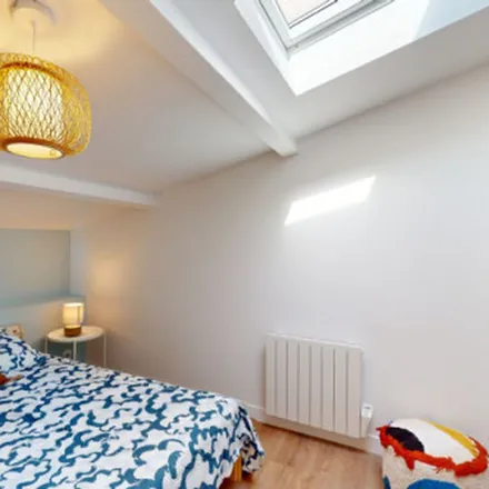 Rent this 3 bed apartment on 26 Boulevard de Pont de Vivaux in 13010 10e Arrondissement, France
