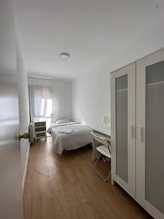Rent this 4 bed room on Carrer de Coll i Pujol in 215, 08917 Badalona
