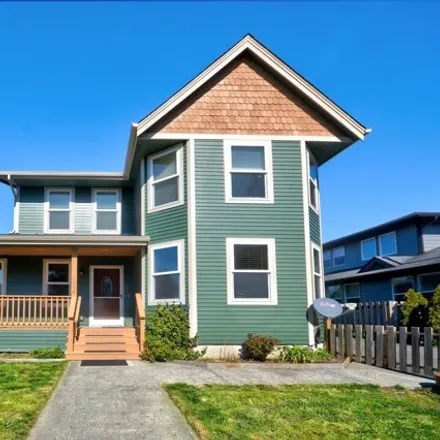 Buy this 4 bed house on 1345 9th Avenue in Seaside, OR 97138