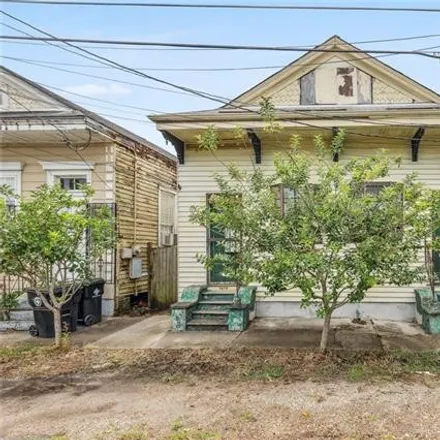 Buy this studio duplex on 1406 Arts Street in Faubourg Marigny, New Orleans