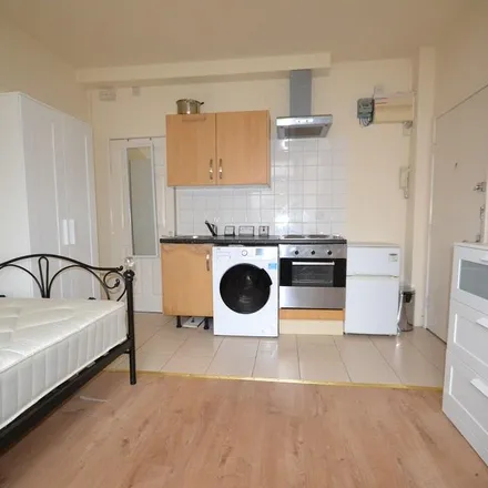 Rent this studio apartment on 105 Gulson Road in Coventry, CV1 2HY