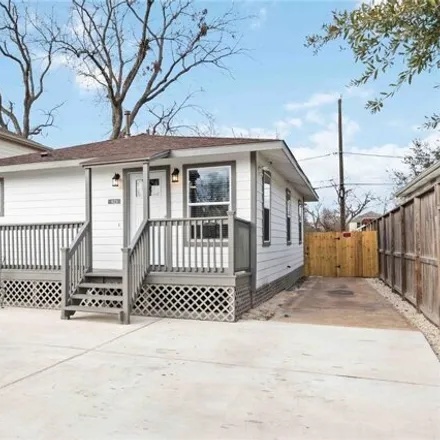 Rent this 2 bed house on 975 East 36th Street in Houston, TX 77022