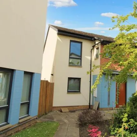 Buy this 3 bed duplex on The Oval in Newcastle upon Tyne, NE6 3LH