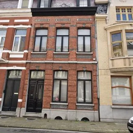 Rent this 5 bed apartment on De Lescluzestraat 25 in 2600 Antwerp, Belgium