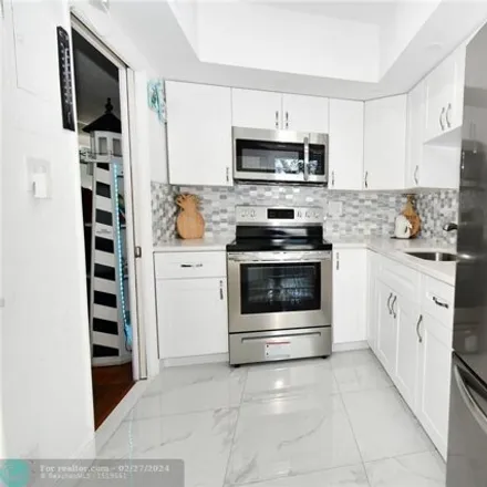 Image 9 - 2063 Oceanwalk Terrace, Lauderdale-by-the-Sea, Broward County, FL 33062, USA - Condo for sale
