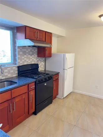 Rent this 3 bed apartment on 181-13 64th Avenue in New York, NY 11365