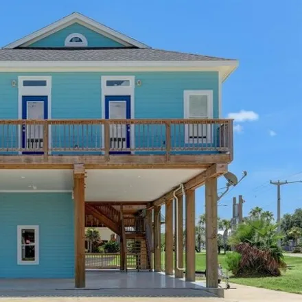 Image 1 - 306 Neptune Circle, Tiki Island, Galveston County, TX 77554, USA - House for sale