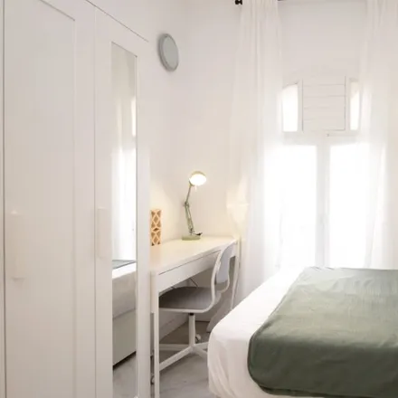 Rent this 6 bed room on Casa Thomas in Carrer de Mallorca, 08001 Barcelona