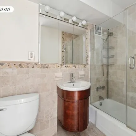 Image 6 - Gristedes, 1208 1st Avenue, New York, NY 10021, USA - Apartment for sale