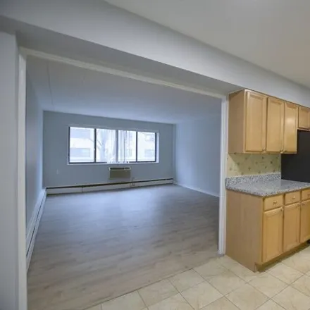 Image 6 - 6012 N Kenmore Ave Apt 3B, Chicago, Illinois, 60660 - Apartment for rent