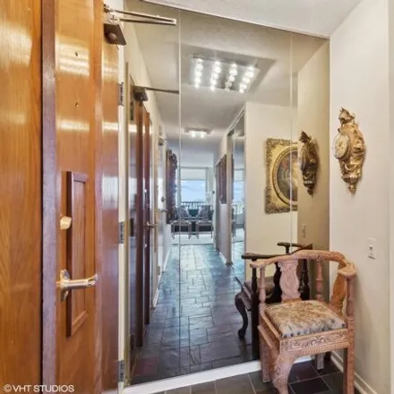 Image 2 - The Waterford, 4170-4180 North Marine Drive, Chicago, IL 60613, USA - Condo for sale