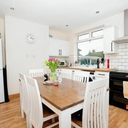 Image 3 - Reeves Avenue, Newcastle-under-Lyme, ST5 9LF, United Kingdom - Townhouse for sale