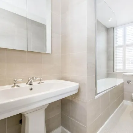 Image 7 - Cranmer Court, 1-67, 110A, 147-245;111-146 Whitehead's Grove, London, SW3 3HB, United Kingdom - Apartment for rent