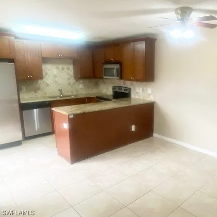 Image 3 - Summerlin Road, Villas, FL 33919, USA - Condo for rent