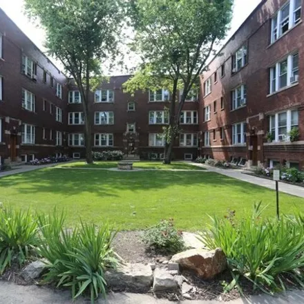 Rent this 2 bed house on 4706 N Racine Ave Apt 2E in Chicago, Illinois