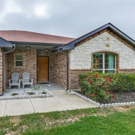 Buy this 3 bed house on 998 Ranch Road in Dallas, TX 75253