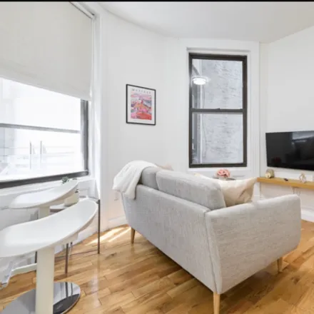 Image 2 - 321 West 42nd Street, New York, New York 10036, United States  New York New York - Apartment for rent