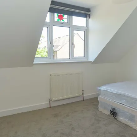 Rent this 4 bed room on Fawcett Close in London, SW11 2LT