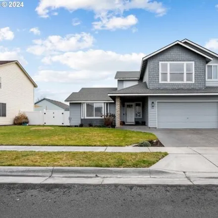 Buy this 4 bed house on 1255 East Main Street in Hermiston, OR 97838