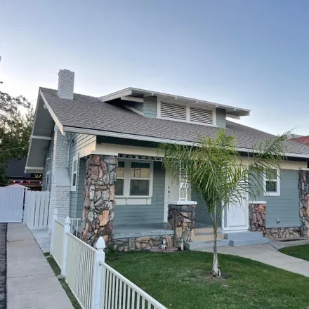 Rent this 3 bed house on 1141 North Echo Avenue in Fresno, CA 93728