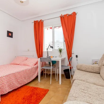 Rent this 4 bed room on Carrer de la Ciutat de Mula in 19, 46021 Valencia